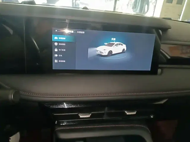 Roewe i5 — Фото автомобиля 12