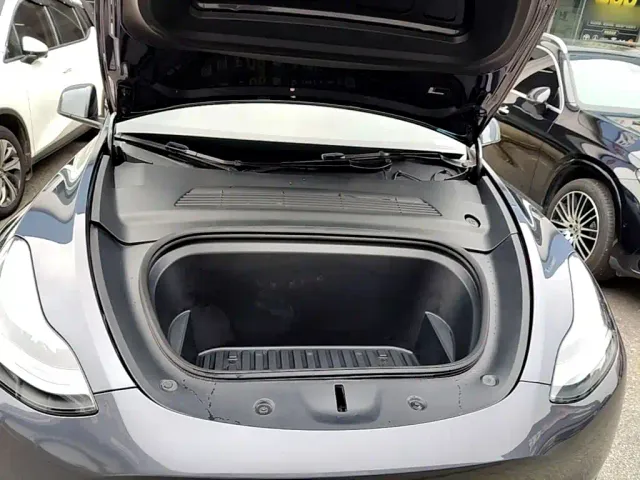 Tesla Model Y — Фото автомобиля 19