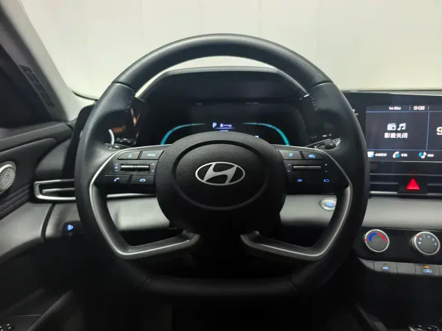 Hyundai Elantra — Фото автомобиля 16