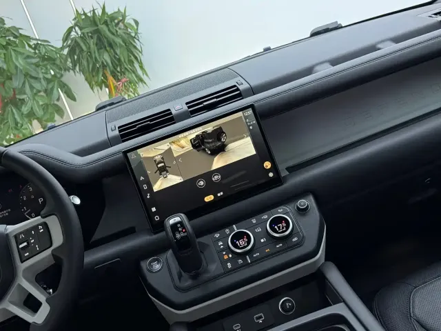 Land Rover Defender — Фото автомобиля 13