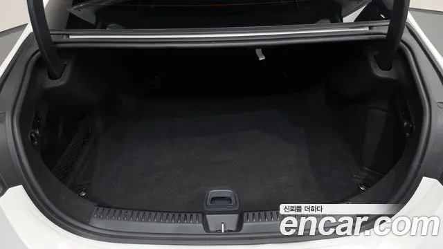 Mercedes-Benz E-Class — Фото автомобиля 19