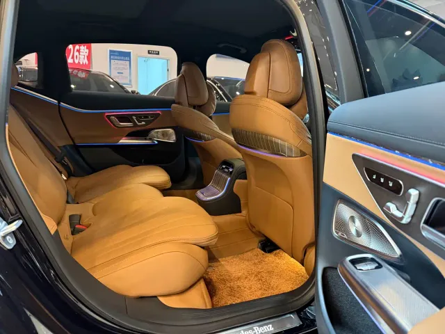 Mercedes-Benz E-Class — Фото автомобиля 13
