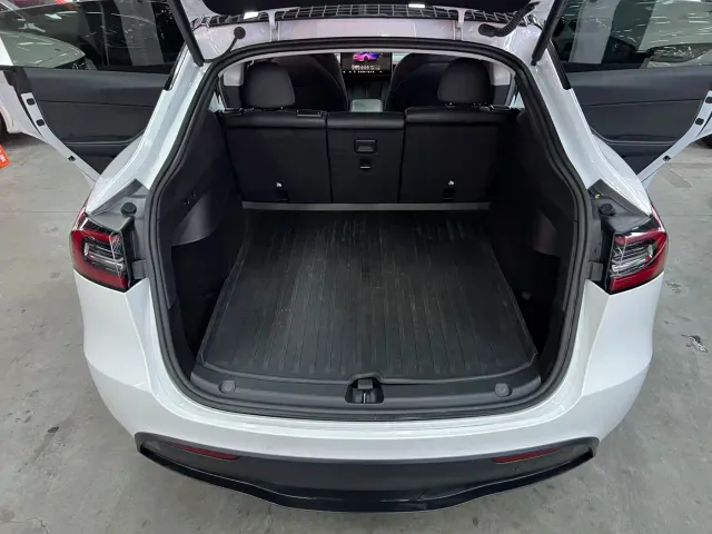 Tesla Model Y 2022 Facelift Rear-Wheel Drive Version — Фото автомобиля 15