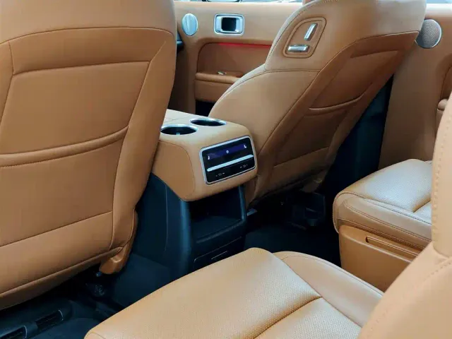 Li Auto L8 — Фото автомобиля 9