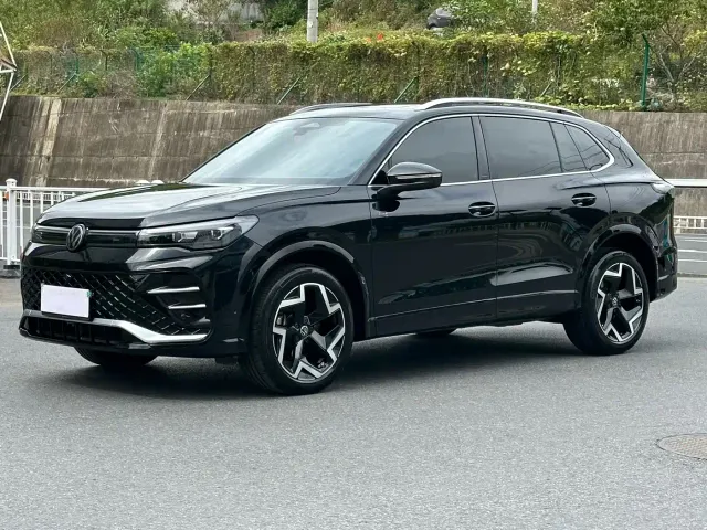 Фотография автомобиля — Volkswagen Tiguan L