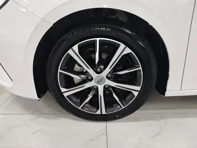 Geely Emgrand — Фото автомобиля 22