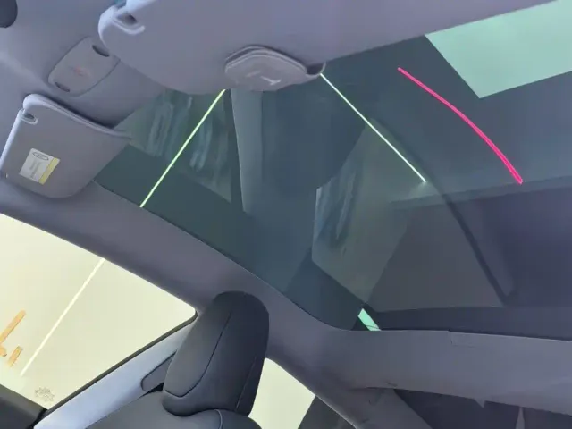 Tesla Model 3 — Фото автомобиля 9