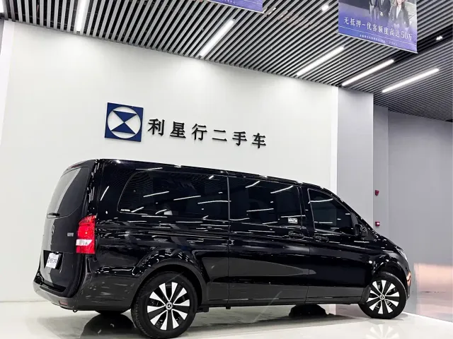 Mercedes-Benz Vito 2023 2.0T Elite 7-Seater — Фото автомобиля 3