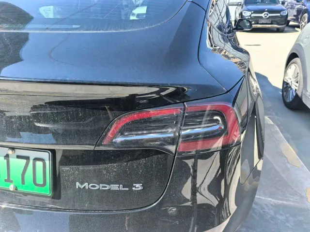 Tesla Model 3 — Фото автомобиля 9