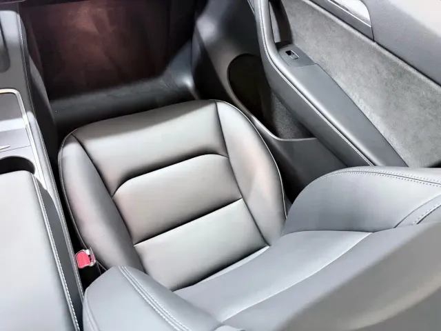 Tesla Model Y — Фото автомобиля 10