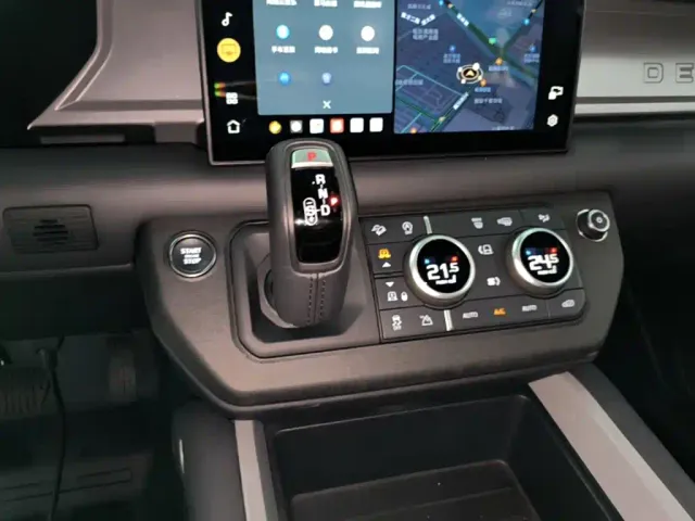 Land Rover Defender — Фото автомобиля 13