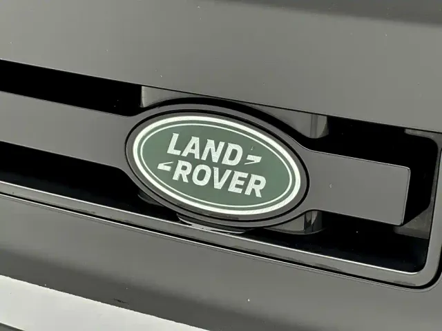 Land Rover Defender — Фото автомобиля 24