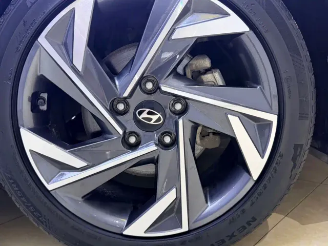 Hyundai Elantra — Фото автомобиля 24