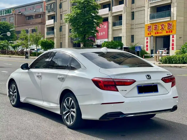 Honda Inspire Hybrid — Фото автомобиля 7