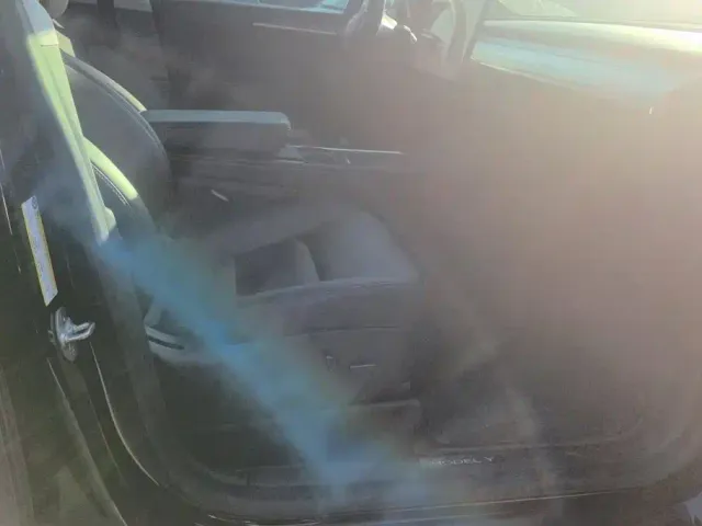 Tesla Model Y — Фото автомобиля 8
