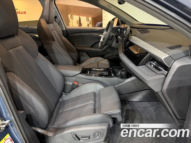 Audi Q6 e-tron — Фото автомобиля 11
