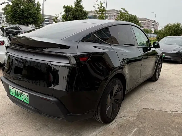 Tesla Model Y — Фото автомобиля 5