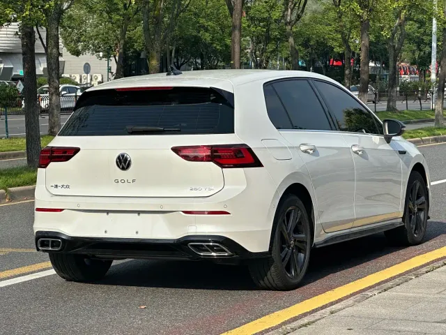 Volkswagen Golf — Фото автомобиля 10
