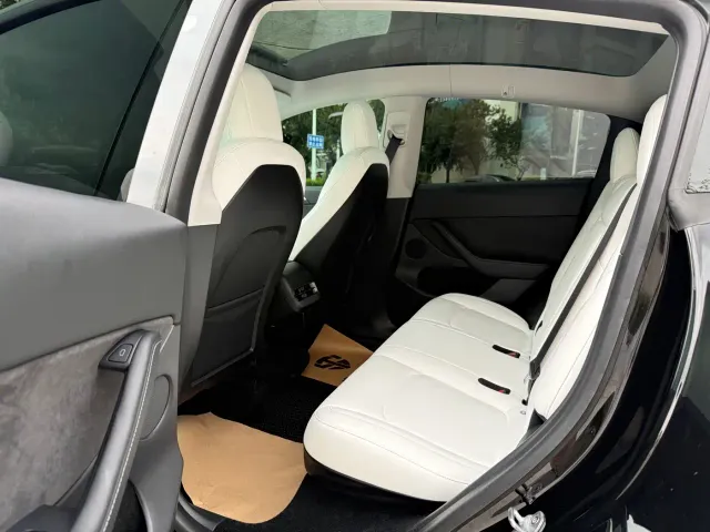 Tesla Model Y — Фото автомобиля 8