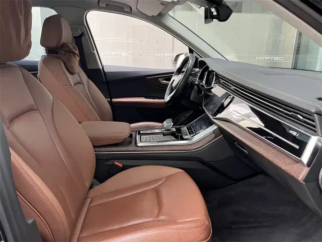 Audi Q7 — Фото автомобиля 10
