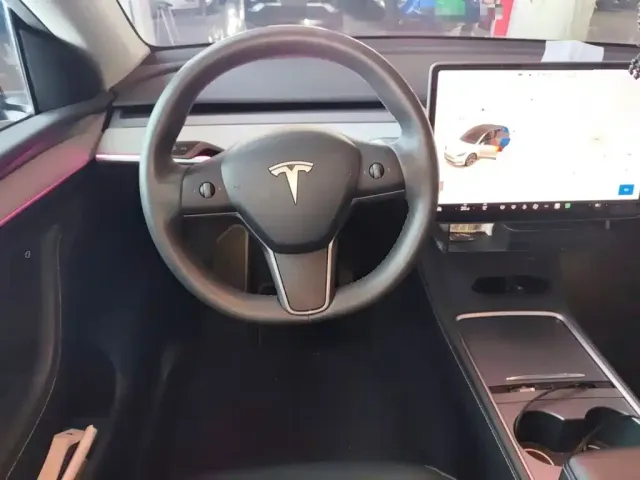Tesla Model Y — Фото автомобиля 6
