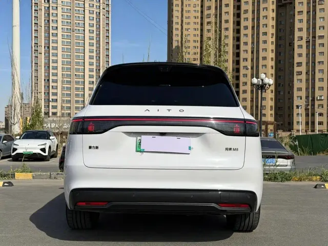 Aito M8 — Фото автомобиля 8