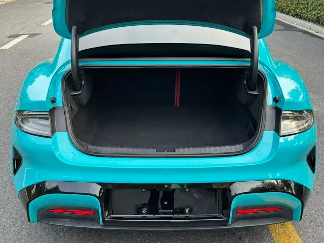 Xiaomi SU7 — Фото автомобиля 22