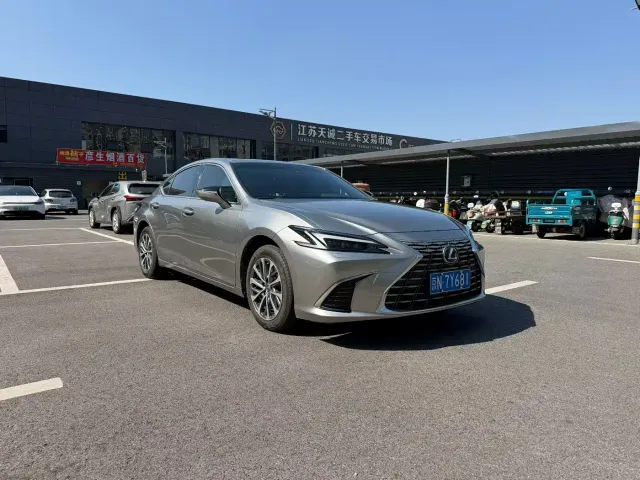 Lexus ES — Фото автомобиля 2