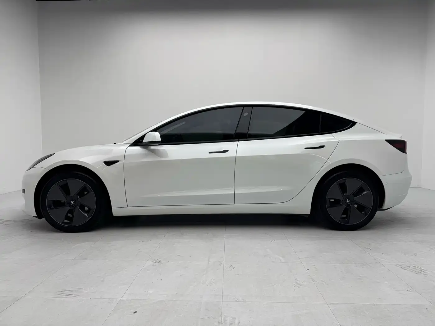 Tesla Model 3 2022 Model Rear-Wheel Drive Version — Фото автомобиля 2