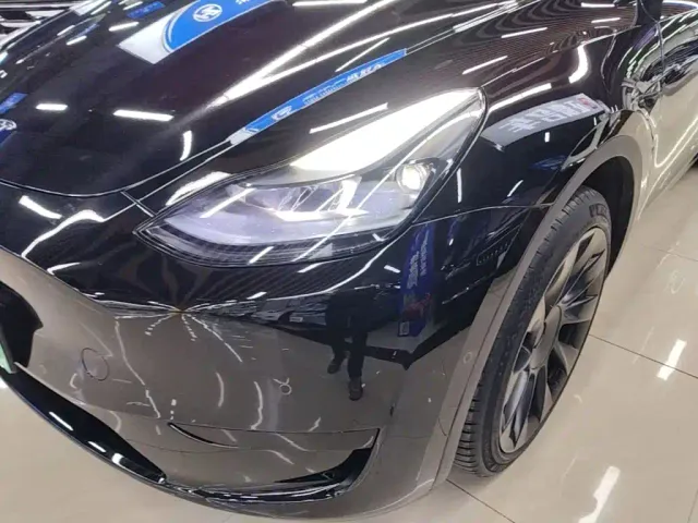 Tesla Model Y — Фото автомобиля 23