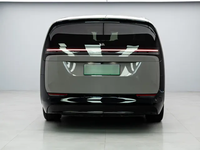 Li Auto MEGA — Фото автомобиля 19