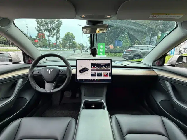 Tesla Model 3 — Фото автомобиля 13