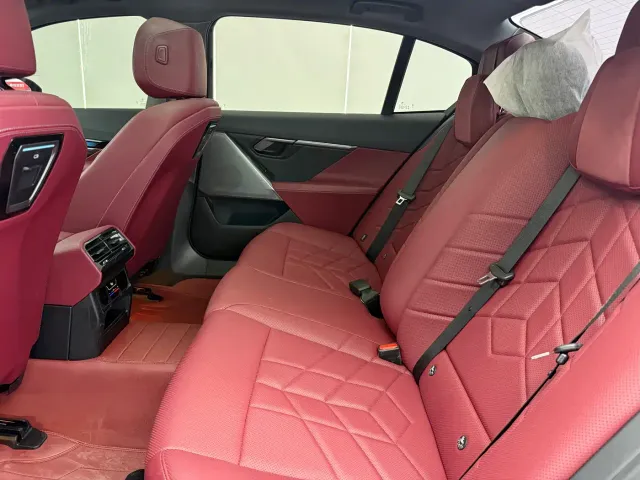BMW 5 Series — Фото автомобиля 11