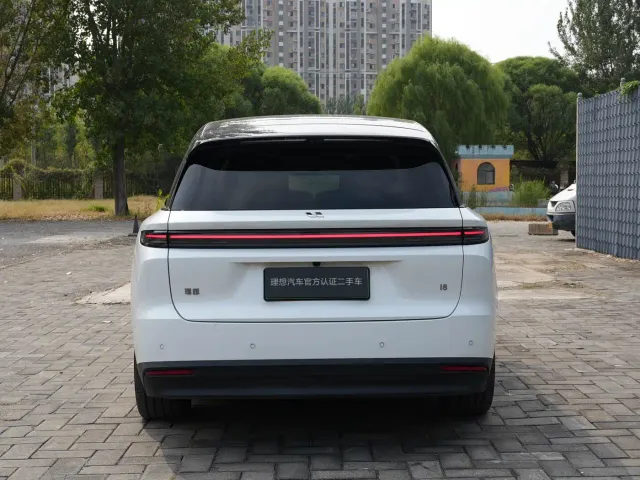 Li Auto i8 — Фото автомобиля 6