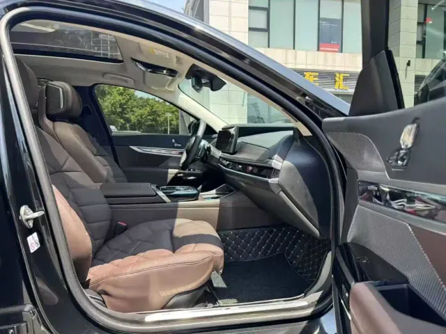 BMW 7 Series — Фото автомобиля 3