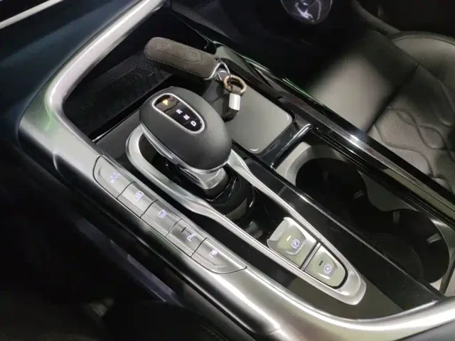 Voyah Auto VOYAH FREE 2021 AWD Standard Range Extender Exclusive Luxury Package — Фото автомобиля 13