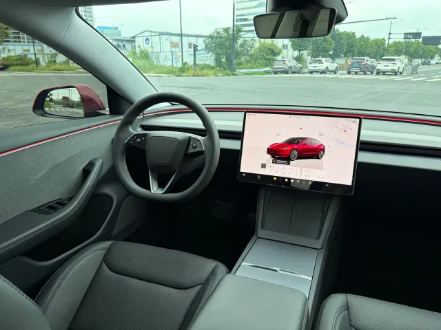 Tesla Model 3 — Фото автомобиля 7