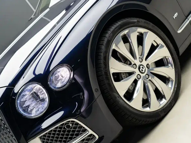 Bentley Flying Spur — Фото автомобиля 3