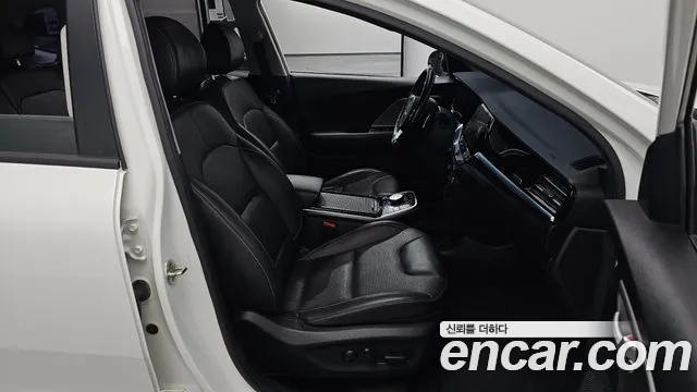 Kia Niro — Фото автомобиля 15