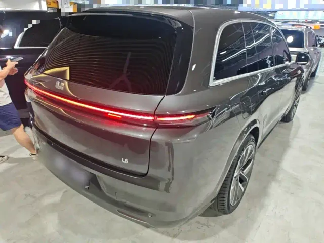 Li Auto L8 — Фото автомобиля 6