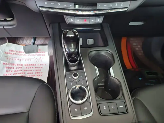 Cadillac XT4 — Фото автомобиля 13