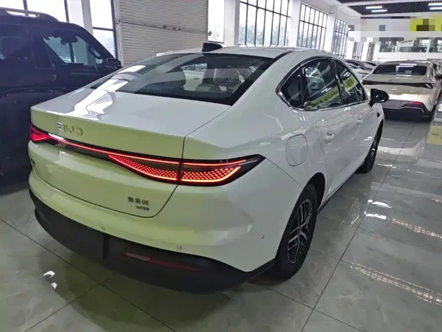 BYD Seal 05 DM-i — Фото автомобиля 6