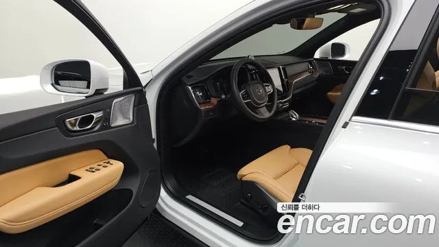 Volvo XC60 2nd Gen — Фото автомобиля 15