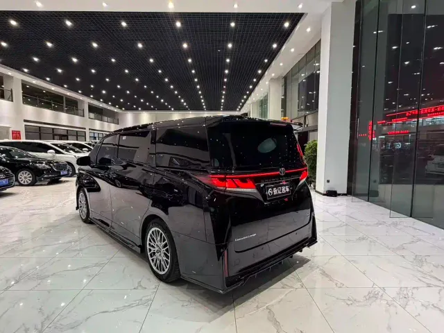 Toyota Vellfire — Фото автомобиля 15