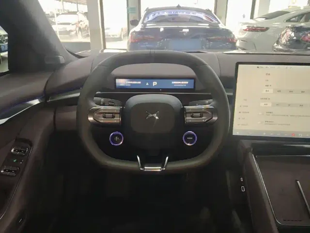 Xpeng P7 — Фото автомобиля 10