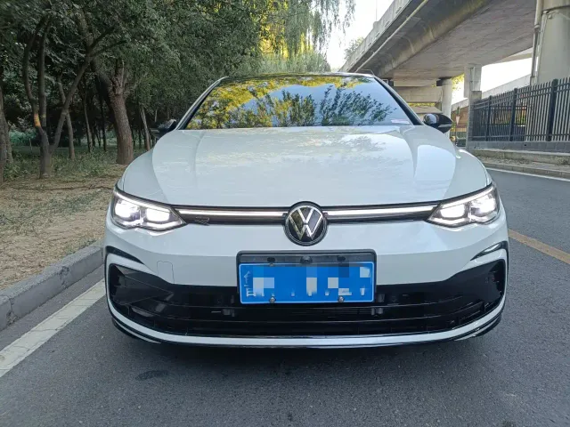 Volkswagen Golf — Фото автомобиля 2