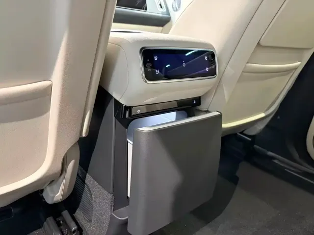 Li Auto L8 — Фото автомобиля 15
