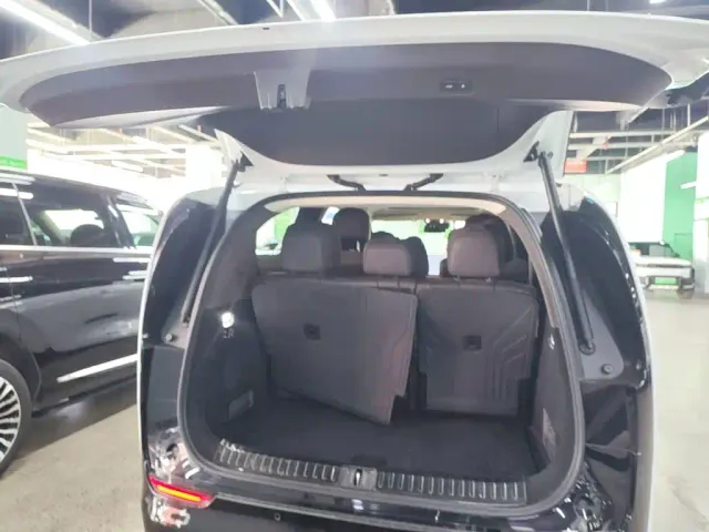 Li Auto MEGA — Фото автомобиля 18