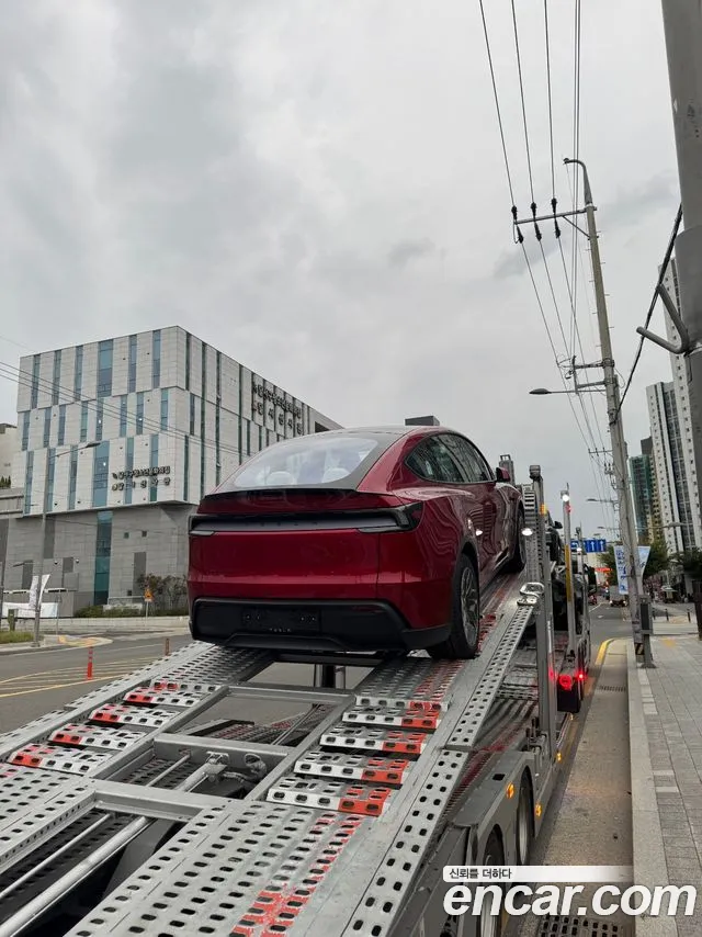Tesla Model Y — Фото автомобиля 8