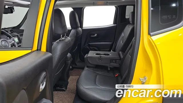Jeep Renegade — Фото автомобиля 25